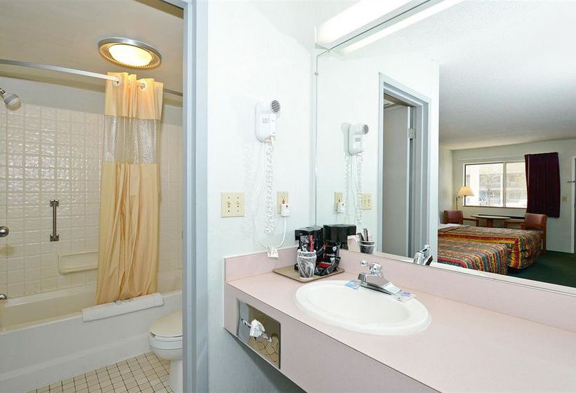 Hotel Americas Best Value Inn- St. Ignace  | St. Ignace | Michigan | United States 6