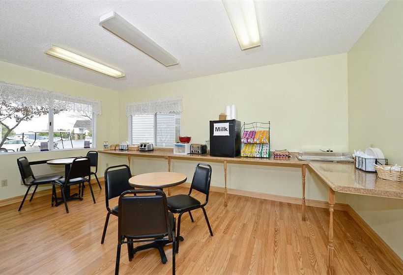 Hotel Americas Best Value Inn- St. Ignace  | St. Ignace | Michigan | United States 8