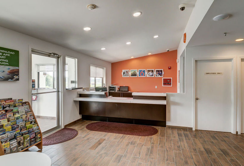 Hotel Red Carpet Inn Berea  | Berea | Kentucky | United States 6