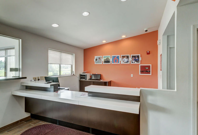 Hotel Red Carpet Inn Berea  | Berea | Kentucky | United States 7