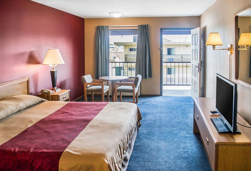 Hotel Econo Lodge  | Sandusky | Ohio | United States 19