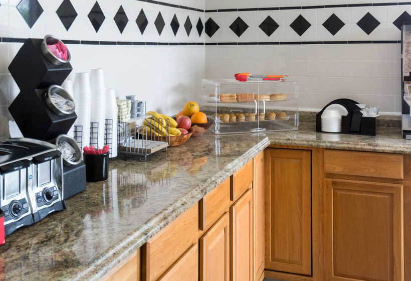 Hotel Econo Lodge Airport  | Norfolk | Virginia | United States 3