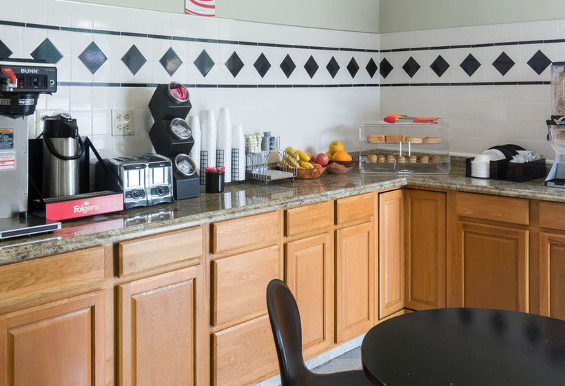 Hotel Econo Lodge Airport  | Norfolk | Virginia | United States 5