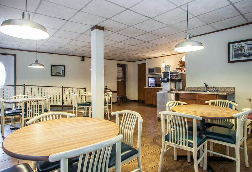 Hotel Econo Lodge Hannibal  | Hannibal | Missouri | United States 2