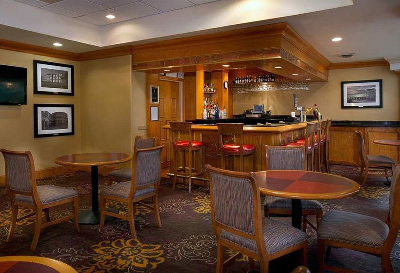 Hotel Embassy Suites Greensboro Airport