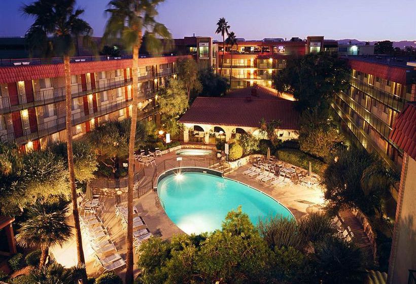 Hotel Embassy Suites Phoenix - Airport at 24th Street  | Phoenix | Arizona | United States 2