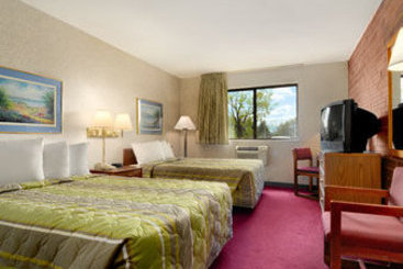 Hotel Super 8 Milwaukee West  | Wauwatosa | Wisconsin | United States 4