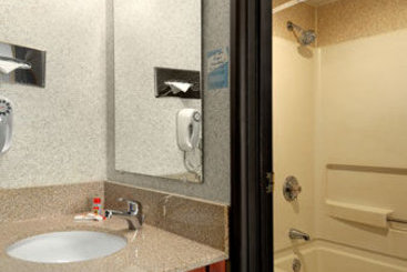 Hotel Super 8 Milwaukee West  | Wauwatosa | Wisconsin | United States 5