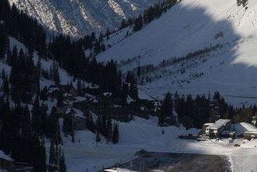 Resort Goldminers Daughter Lodge 