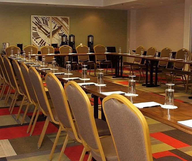 Hotel Embassy Suites Detroit Metro Airport  | Romulus | Michigan | United States 18