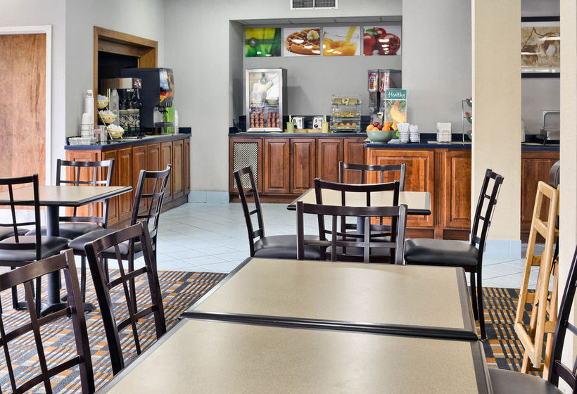 Hotel Quality Inn near Central Park  | Fredericksburg | Virginia | United States 13