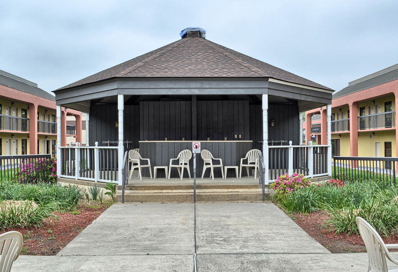 Hotel Quality Inn near Central Park  | Fredericksburg | Virginia | United States 17