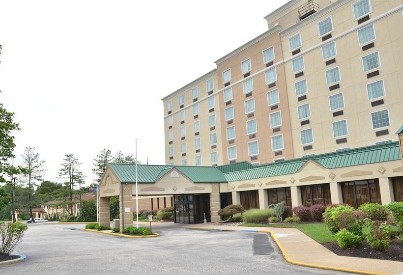 Hotel Runnemede Inn & Suites 