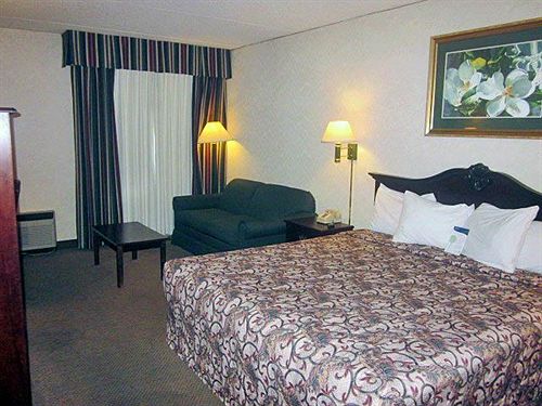 Hotel Ramada Conference Center Zanesville 