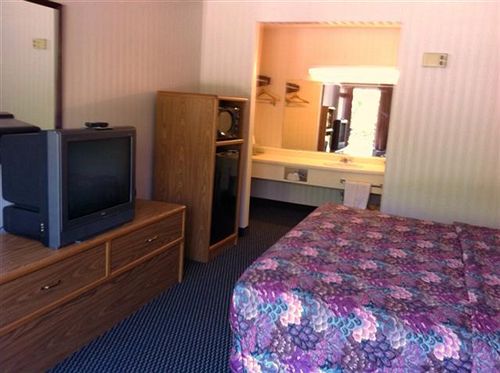 Hotel Budget Inn & Suites Brownwood  | Brownwood | Texas | United States 3