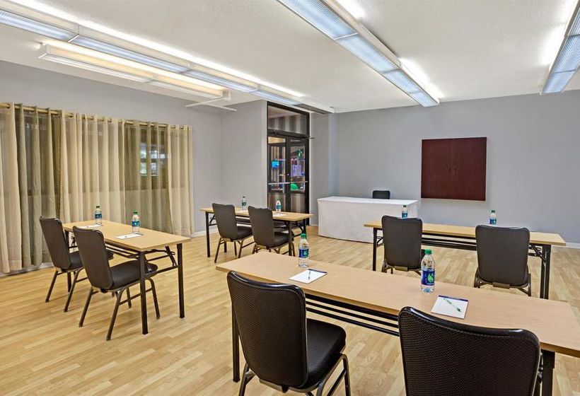 Hotel Crowne Plaza Norfolk Downtown  | Norfolk | Virginia | United States 6