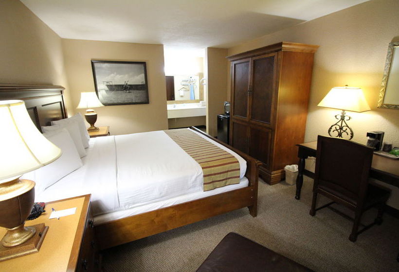 Magnuson Grand Hotel & Conference Center Tyler  | Tyler | Texas | United States 15