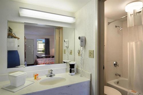 Hotel Howard Johnson Inn-Six Flags   | Austell | Georgia | United States 7