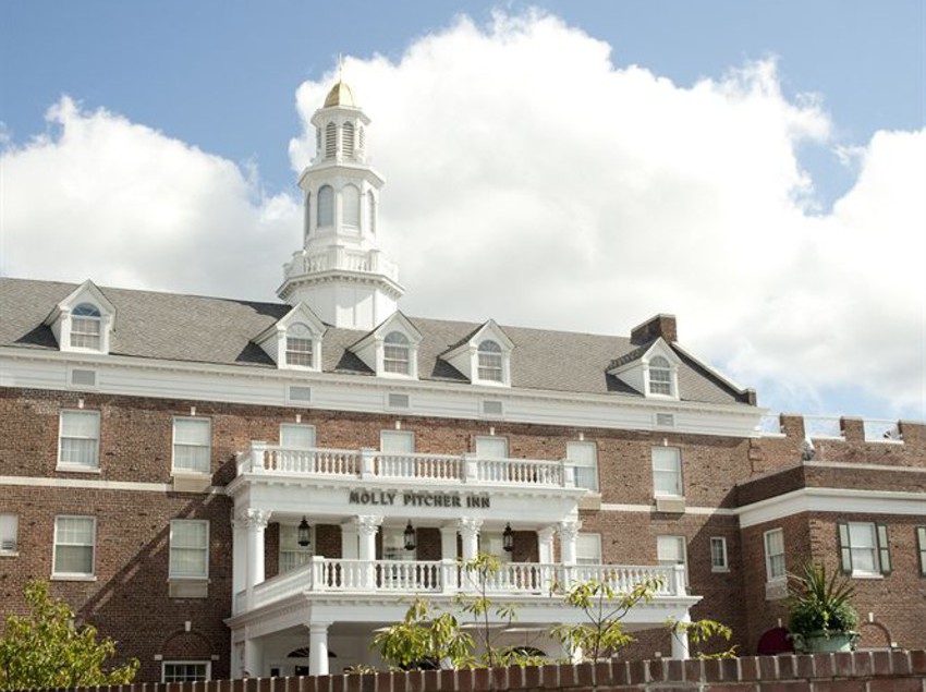 Hotel Molly Pitcher Inn 