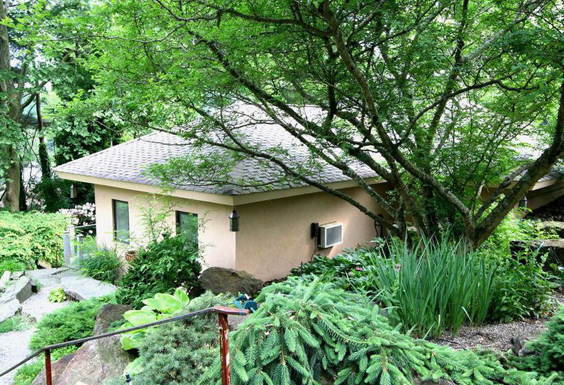 Alpenhof Bed & Breakfast Sitka