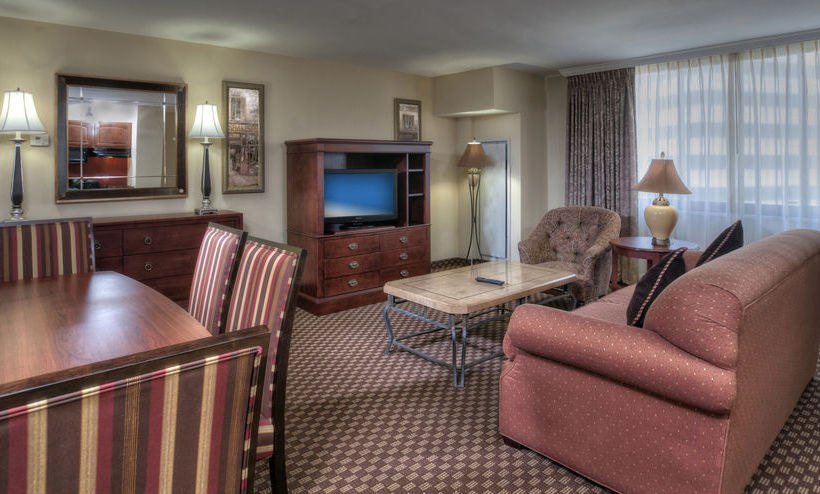 Clarion Collection Hotel Arlington Court Suites  | Arlington | Virginia | United States 8