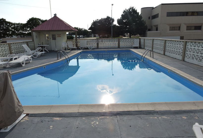 Hotel Budget Host Inn  | Hutchinson | Kansas | United States 10