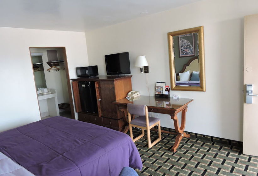 Hotel Budget Host Inn  | Hutchinson | Kansas | United States 17