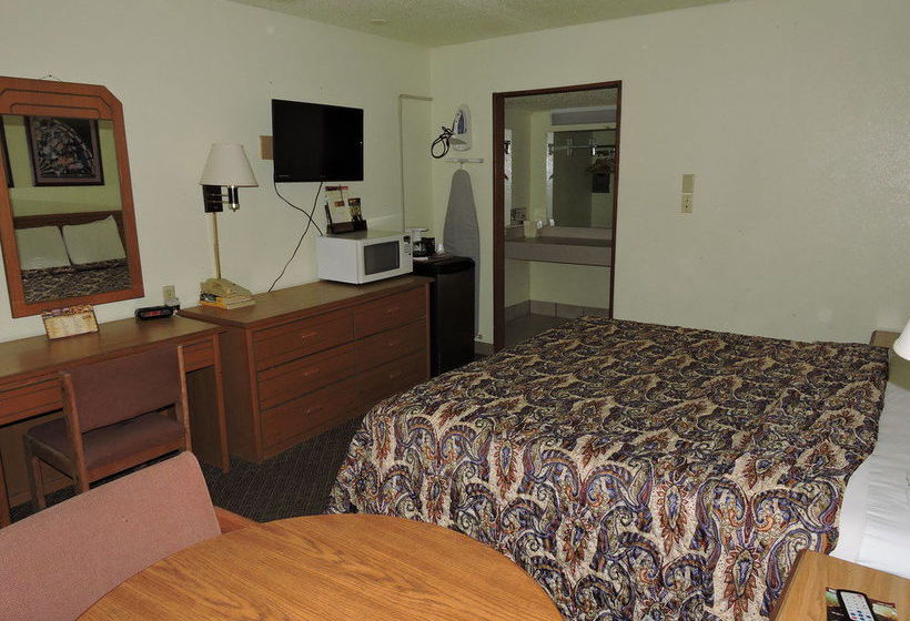Hotel Budget Host Inn  | Hutchinson | Kansas | United States 18