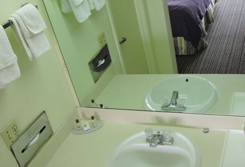 Hotel Budget Host Inn  | Hutchinson | Kansas | United States 19