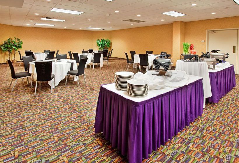 Hotel Holiday Inn Manhattan at the Campus 