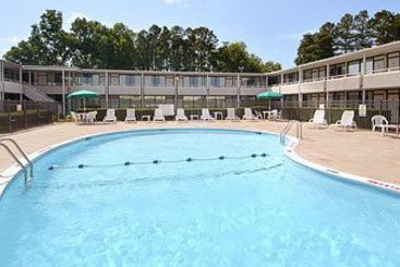 Hotel Ramada Inn  | Burlington | North Carolina | United States 11