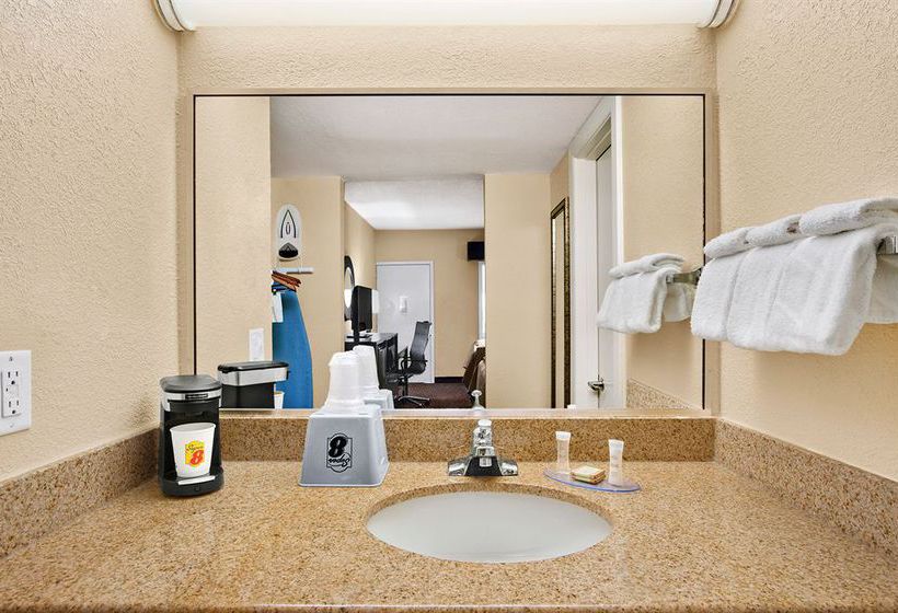 Hotel Super 8 Asheville  | Asheville | North Carolina | United States 5