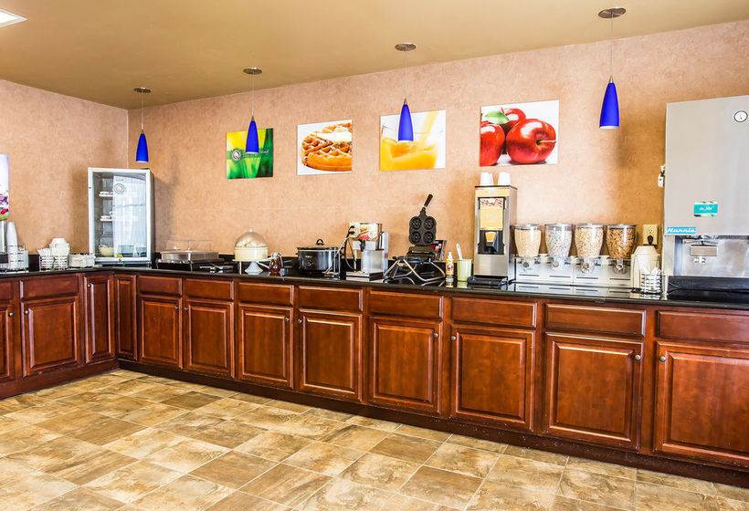 Hotel Quality Inn & Suites Airpark East   | Greensboro | North Carolina | United States 1