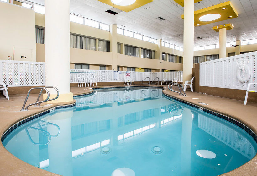 Hotel Quality Inn & Suites Airpark East   | Greensboro | North Carolina | United States 17