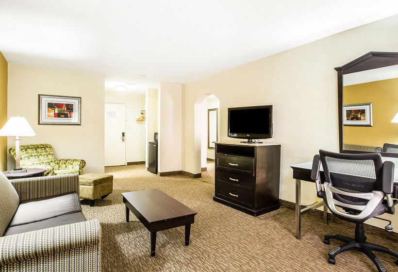 Hotel Quality Inn & Suites Airpark East   | Greensboro | North Carolina | United States 19