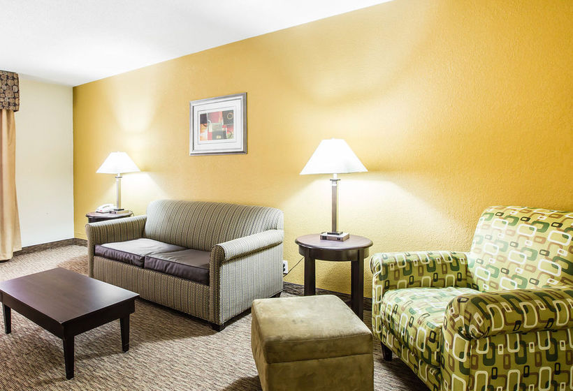 Hotel Quality Inn & Suites Airpark East   | Greensboro | North Carolina | United States 20