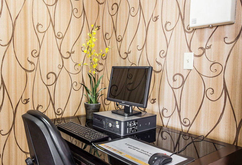 Hotel Quality Inn & Suites Airpark East   | Greensboro | North Carolina | United States 4