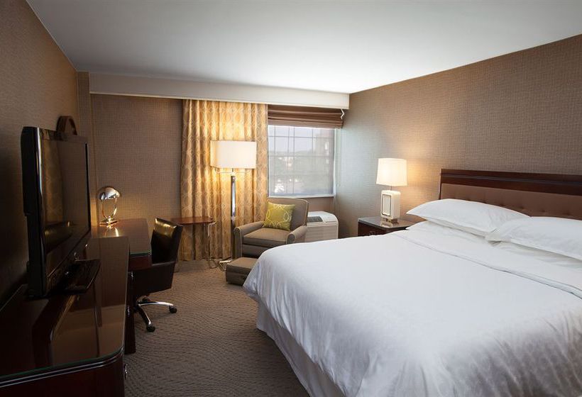 Crowne Plaza Hotel Pittsburgh-Intl Airport 