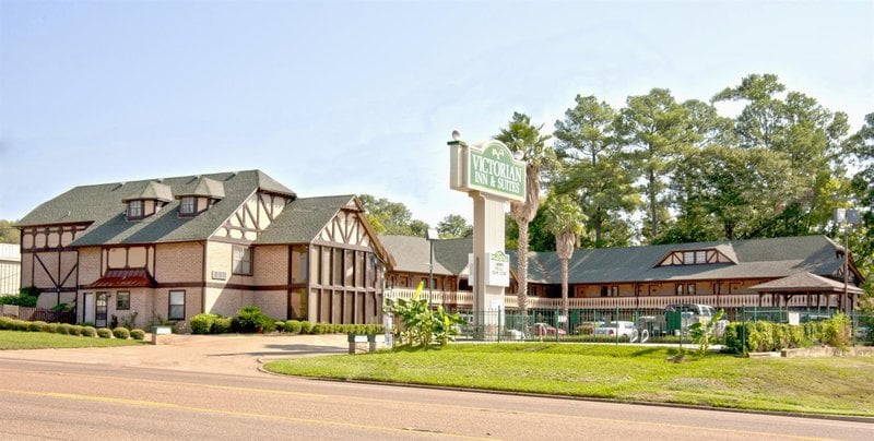 Hotel Victorian Inn & Suites 