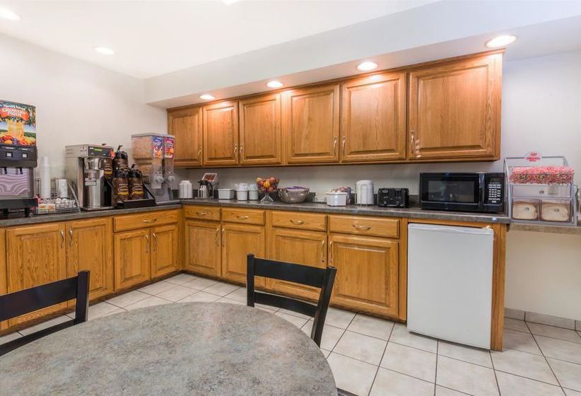 Motel Super 8 Hays KS  | Hays | Kansas | United States 11