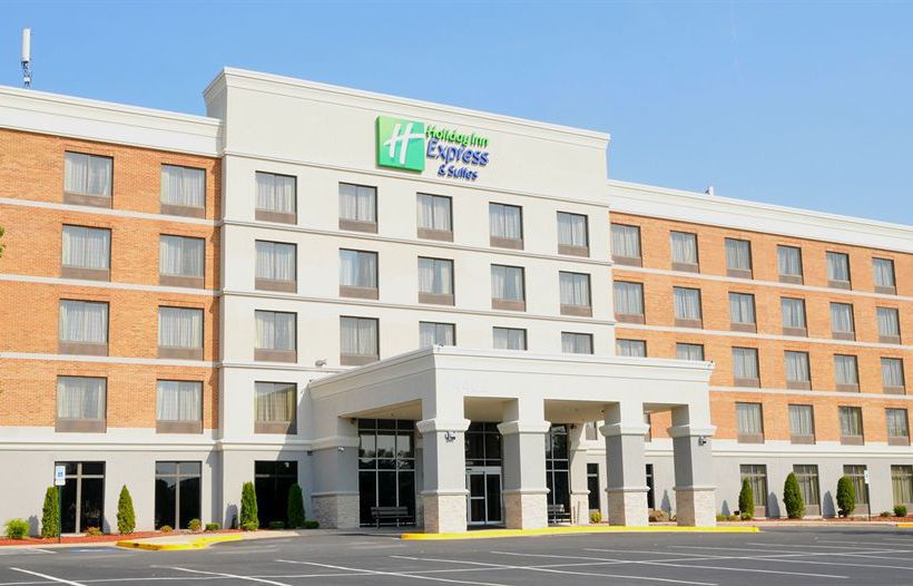 Holiday Inn Express Hotel & Suites Laurel 