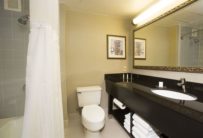 DoubleTree by Hilton Hotel Detroit - Novi  | Novi | Michigan | United States 16
