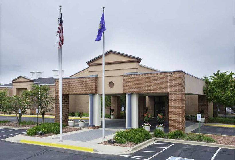 DoubleTree by Hilton Hotel Milwaukee - Brookfield  | Brookfield | Wisconsin | United States 1