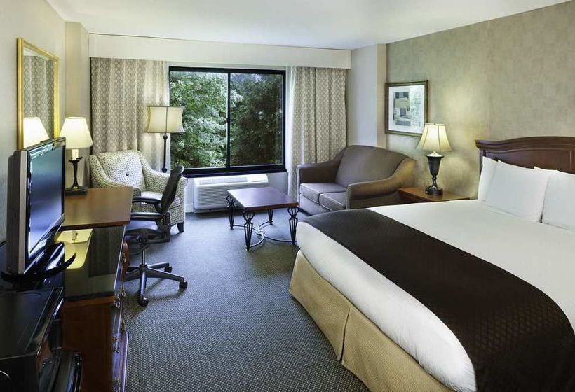 DoubleTree by Hilton Hotel Milwaukee - Brookfield  | Brookfield | Wisconsin | United States 11
