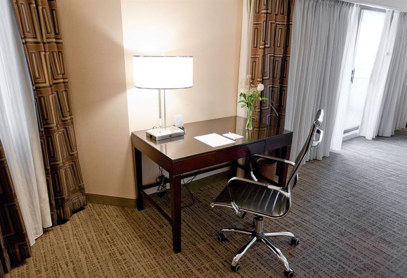 Hotel Crowne Plaza St. Louis Airport 