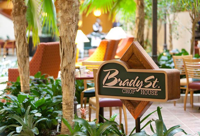 Radisson Quad City Plaza Hotel  | Davenport | Iowa | United States 3