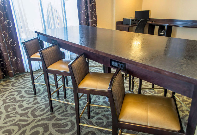 Clarion Hotel Beachwood