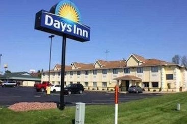 Hotel Days Inn & Suites Benton Harbor 