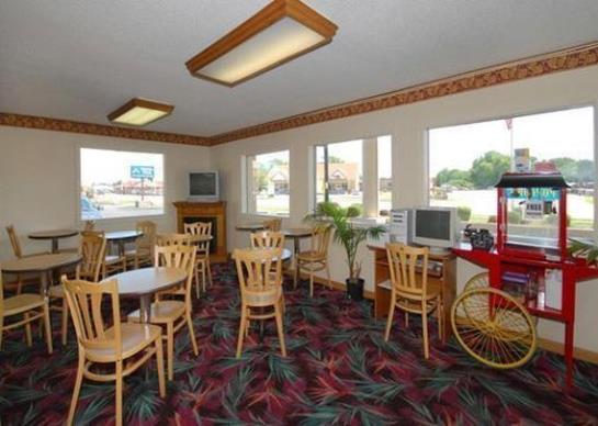 Hotel Econo Lodge  | Champaign | Illinois | United States 5