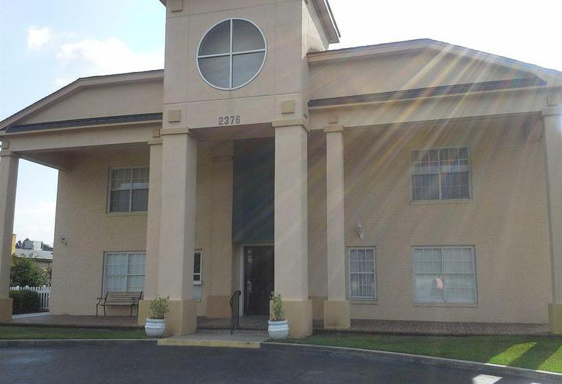 Hotel Crossroads Inn and Suites